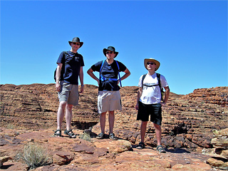 The three heroes of our story enjoying themselves at King's Canyon. (Picture: kuvaweopu)